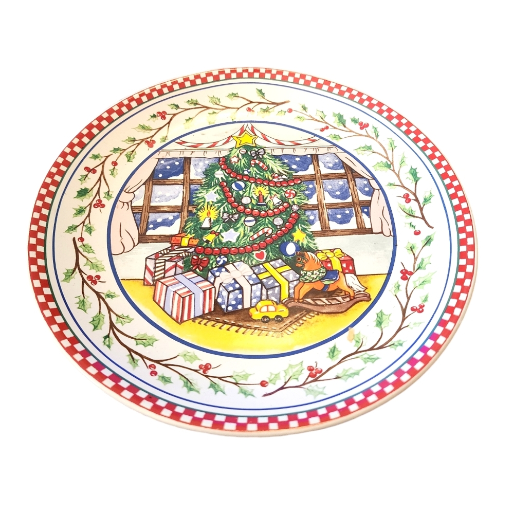 Lillian Vernon Red Gingham & Holly Snowy Christmas Decorative‎ Plate 9" Diameter